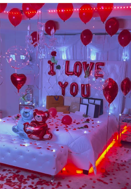 Romantic Red and White Room Decoration with Balloons and LED Lights for Love Surprise