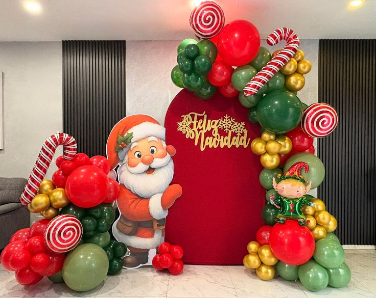 Santa Claus Balloon Backdrop – balloon and flower decoration by ARVDecor