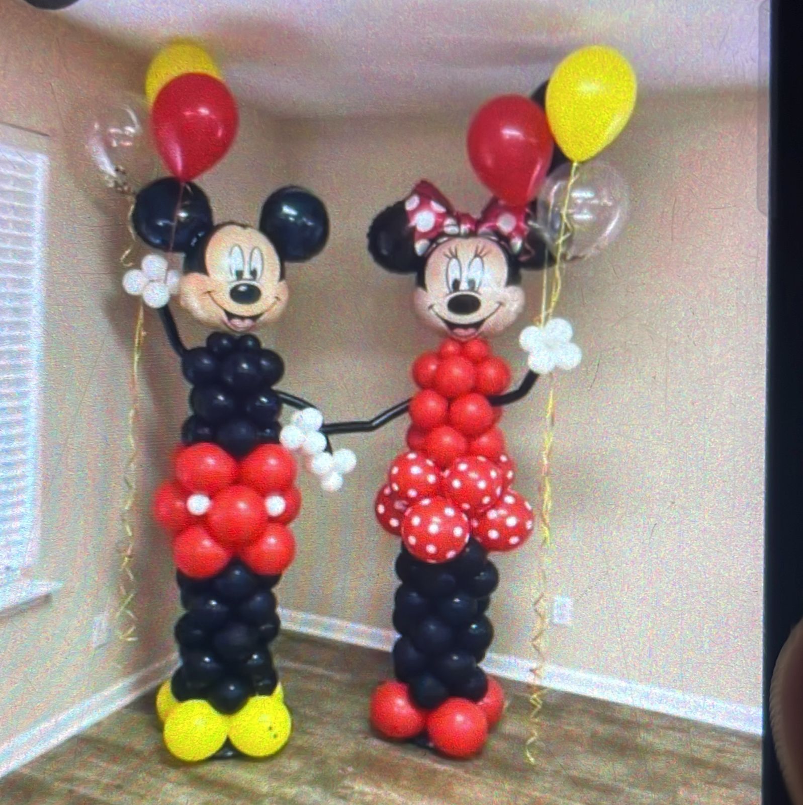 Mickey Minnie Balloon Pillars Setup – balloon and flower decoration by ARVDecor