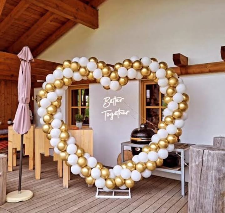 Better Together Heart Ring Decoration – balloon and flower decoration by ARVDecor