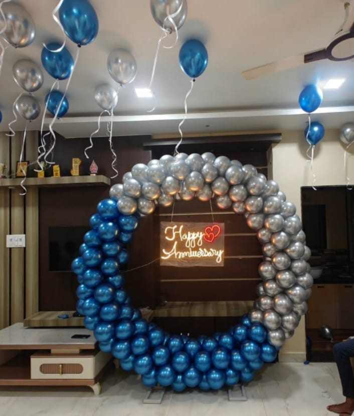 Blue Silver Ring Backdrop – balloon and flower decoration by ARVDecor